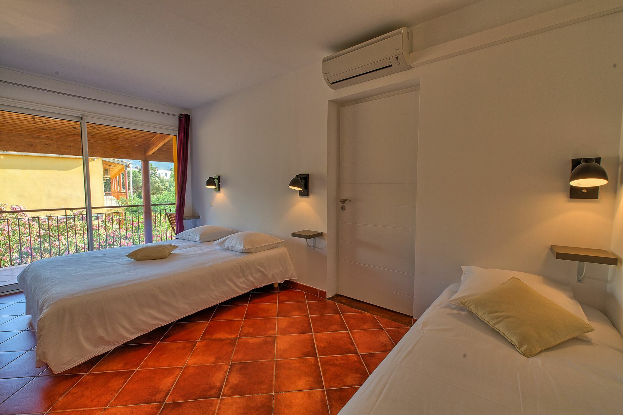 Casa Vecchia Rooms + Apartments Calvi  Bagian luar foto
